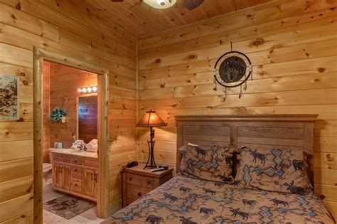 Give yourself a treat on your next vacation to the smokies with a stay in absolute heaven. this 2 bedroom cabin near gatlinburg with a hot tub offers a healthy mix of amenities and a prime location near top area destinations for you and your guests' unforgettable vacation experience. Chief Big Log Cabin - Sevierville, TN in 2020 | Cabin ...