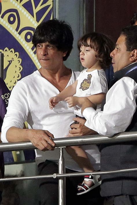 Shahrukh Goes Oola La With Son Abram Shahrukh Khan