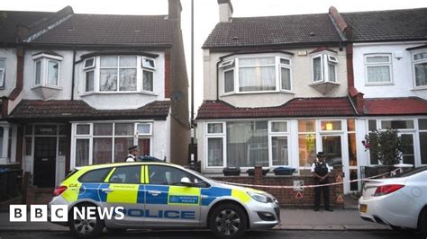 Croydon Stabbing Pregnant Woman Killed And Man Arrested