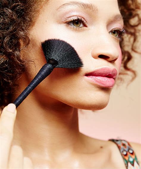 How To Use Fan Makeup Brush