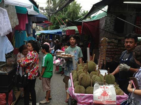 สำนักงานเขตบางรัก ประกาศปิดตลาดละลายทรัพย์ไม่มีกำหนด หลังพบติดโควิดแล้ว 310 ราย และอยู่ระหว่างรอผลอีก 7,555 ราย. 慢遊泰國 Travel in Thai: Lalaisap Market ตลาดละลายทรัพย์