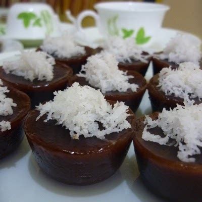 Ia boleh didapati dengan warna coklat atau pelbagai warna yang lain. :::Inspirasiku:::: KUIH KASWI