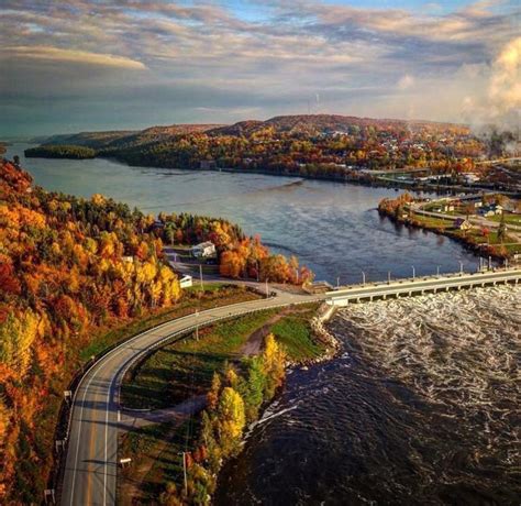 Ontarioquebec Border At Témiscaming Rcanada