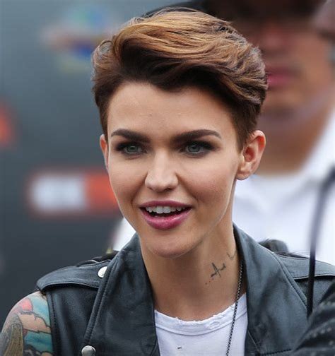 34 greatest short haircuts and hairstyles for thick hair for image source this short article and images androgynous undercut haircuts for curly hair published by josephine rodriguez at april. Ruby Rose as Stella Carlin | Capelli super corti, Capelli ...
