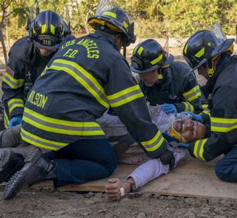 9 1 1 Returns Check Out The Spring Premiere Rescues Photos