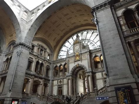Trainspots is the hub of a web network. Bild "Sehenswerte Central Station" zu Bahnhof Antwerpen ...