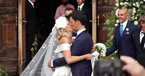 Federica Pellegrini E Il Bacio Con Matteo Giunta Fuori Dalla Chiesa Il Video Del Matrimonio A
