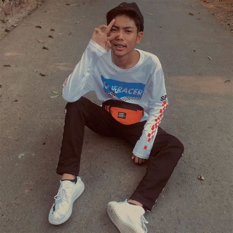 Foto wahyu kadeo artis tik tok. Biodata Wahyu Kadeo Artis Tik Tok