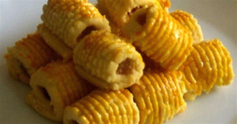 Bahan b(di ayak) 200gm tepung gandum 20gm tepung jagung. Assalamualaikum dan Selamat Sejahtera. Hari ni nak ...