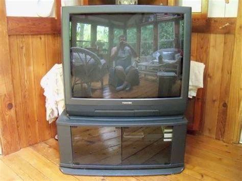 35 Toshiba Crt Tv With Matching Stand For Sale In New