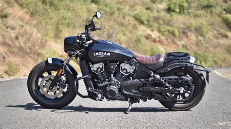 When it ran with the retro rides in 2014 , our test rider said that a low center of gravity makes you want to bury the scout into every corner you approach, but then you're reminded it's a cruiser with a nasty screech wheelbase. Indian Scout 2018 - Price, Mileage, Reviews, Specification ...
