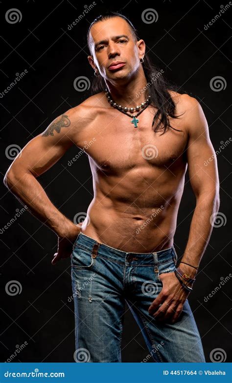 Hombre Hermoso Joven Con El Torso Desnudo Foto De Archivo Imagen De