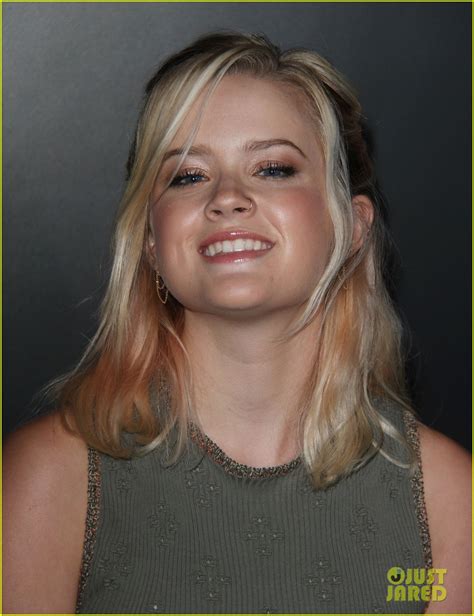 Reese Witherspoons Daughter Ava Phillippe Makes Solo Debut At