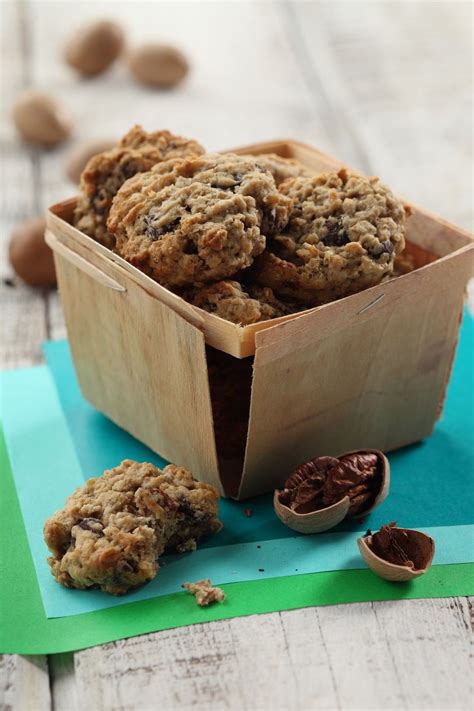 These cookies are packed full of whole grains and fiber to fill you up and keep you satisfied. Oatmeal-Raisin Cookies with Marmalade & Red | Recipe (With images) | Oatmeal raisin cookies ...