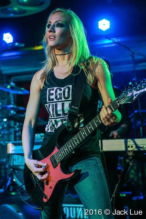 Nita Strauss Female Guitarist Famous Guitarists Heavy Metal Girl