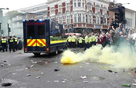 Lifetime Ban For West Ham Fans That Attacked Manchester United Team Bus Ibtimes Uk