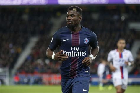 Avec Larrivée De Dani Alves Au Psg La Porte Souvre Pour Serge Aurier