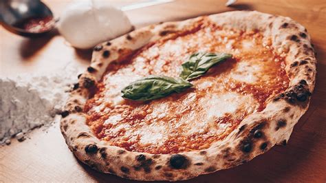 Pizza Margherita Fatta In Casa Gnamit Il Portale Delle Ricette