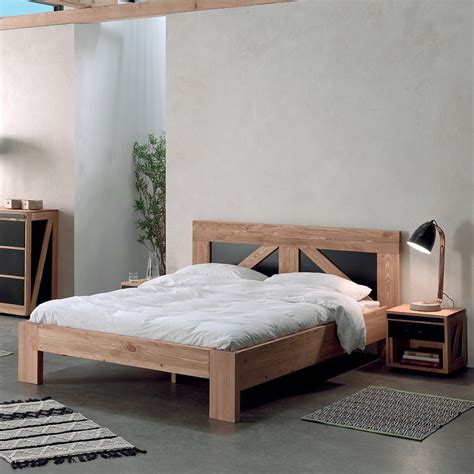 Individual architectural design by zrobim architects. Chambre en bois massif et MDF laqué noir, design 100% ...