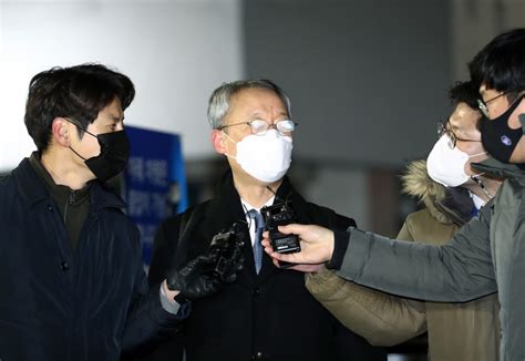 Zum beispiel gibt es tatsächlich bewerber, welche sagen, dass sich selbstständig machen möchten. 백운규 / ë°±ìš´ê·œ ì „ ì‚°ì—…ë¶€ ìž¥ê´€ êµ¬ì† ì—¬ë¶€ ì⃜¤ëŠ⃜ ...