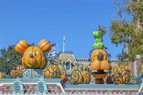 October At Disneyland Weather And Event Guide