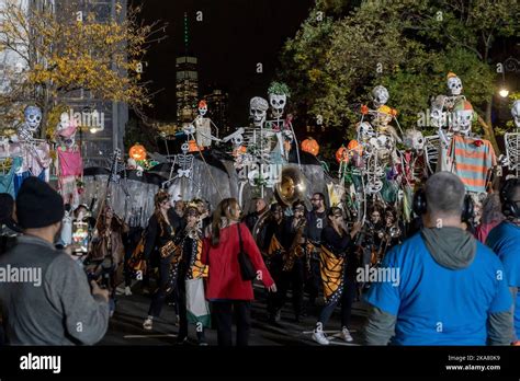 New York United States 31st Oct 2022 Puppeteers Participate In New