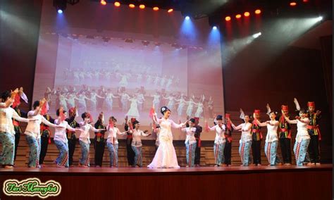 Tari Maengket Khas Minahasa Sulawesi Utara Gambar Tarian Budaya Penari