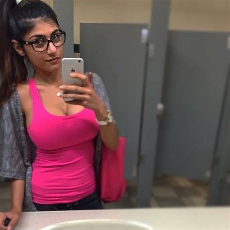 Pornhub Icon Mia Khalifa Posts Cute Selfie After Wedding Postponed