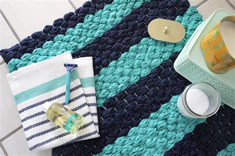 What is a custom photo mat? 15 DIY Bath Mats To Restyle Your Bathroom