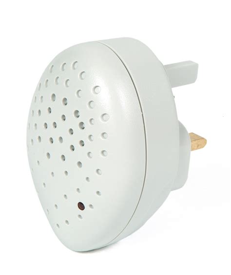 Submitted 1 year ago by beherenow91. Ultrasonic Rat Pest Repellers | Plug In Rats Repellent Units