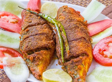 Serve at once, accompanied by steamed rice and scattered with the coriander. Stuffed Bangda Fry | Recipe | Mackerel recipes, Fish curry ...