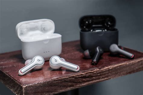 Whether you're a commuter, athlete, or you spend your days on the phone, you'll be happy with the durability and microphone quality. 通話跟AirPods Pro比？Anker Soundcore Liberty Air 2 真無線藍牙耳機評測