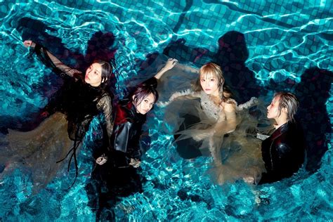 Scandal、tomomibaandvoボーカルの新曲「living In The City」を初の宅録音源で配信リリース Spice