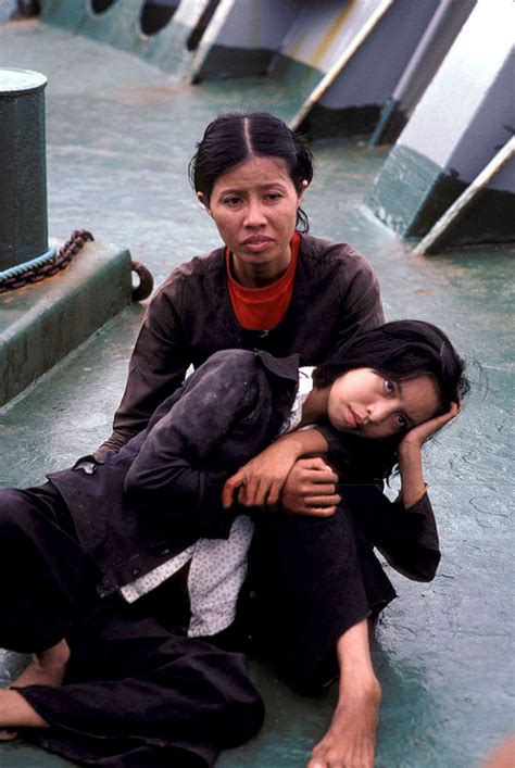 30 Incredible Photographs That Capture Brutal Life Of Vietnamese Boat