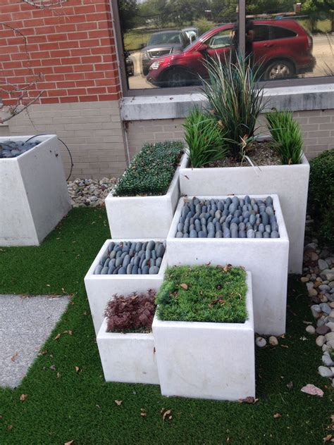 The most common patio potted plant material is polyester. Low maintenance patio potted plants | Potted plants patio ...