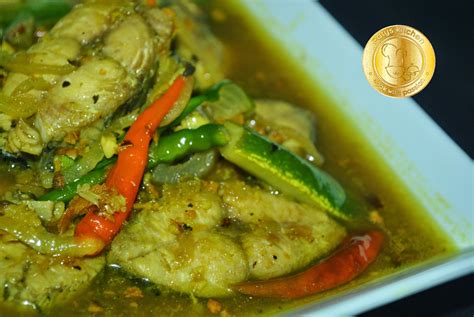 Hampir dengan mudah kamu bisa mendapatkan ikan yang kaya akan protein ini. PATYSKITCHEN: TENGGIRI MASAK PINDANG