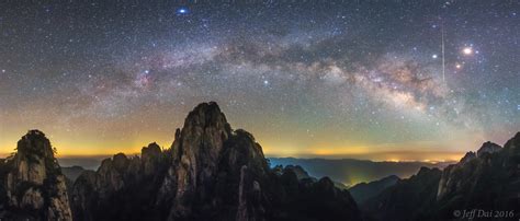 Milky Way And Meteor Over Huangshan The Arc Of The Milky W Flickr