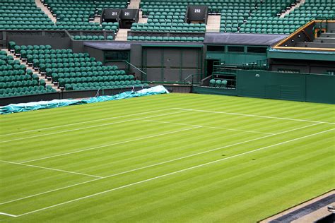 It is considered the world's most famous tennis court. Wimbledon Centre Court | tennis-buzz.com/wimbledon-guided ...