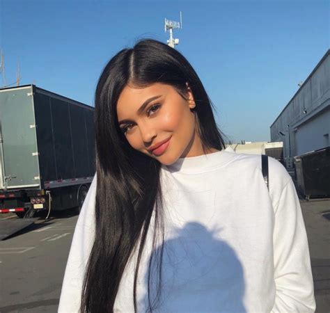 Kylie Jenner Now Wears Glasses And Heres Where To Buy Her Pair That