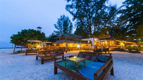 Located on the south side of the island it offers a lively atmosphere with an abundance of boasting the title of koh lipe's longest beach, pattaya is approximately 1.5 km long with powdery white sand and crystal clear turquoise waters. Tour Koh Lipe - Fant-Asia Travel