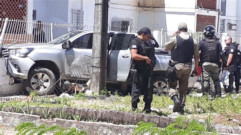 Dupla é Presa Após Troca De Tiros Com A Polícia Militar Na Zona Sul Do Recife Pernambuco G1