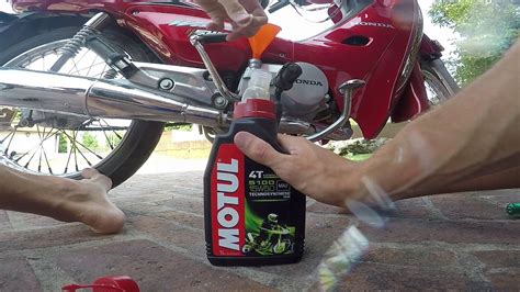 como cambiar el aceite de moto 110 honda wave nf 100 youtube