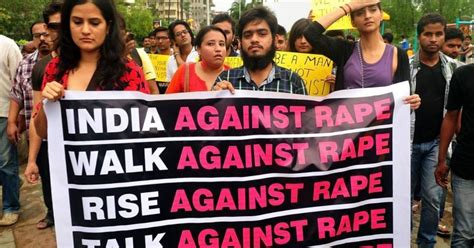 Indiaas Meisje 12 Acht Dagen Lang Verkracht En In Brand Gestoken