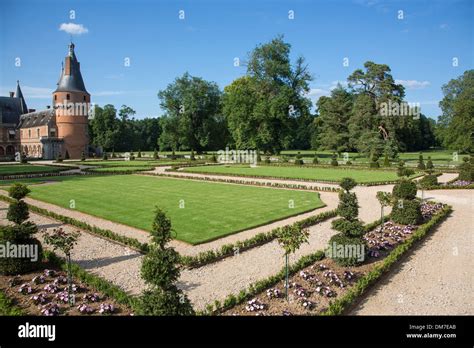 Jardin à la française créé à partir de dessins par André Le Nôtre