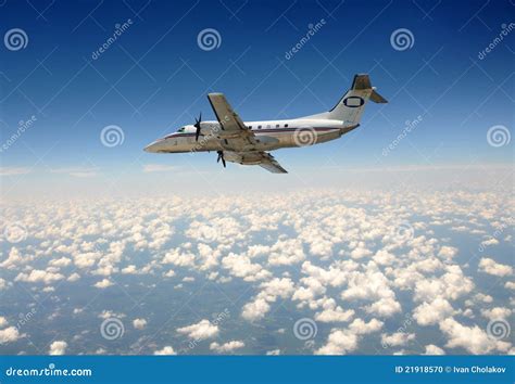 Propeller Airplane In Flight Stock Photo Image 21918570