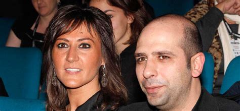 Checco zalone poi va nel nord europa e c'è tutto il siparietto dell'italiano che va al nord e non capisce la civiltà in più c'è un finale che alimenta false speranze (checco e la moglie tornano insieme) e le. Checco Zalone sposato? Vita privata: moglie, età, figlia FOTO