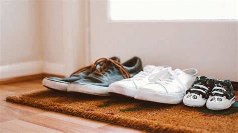 The 3 Perfect Tricks To Remove The Musty Smell From Shoes Run Down