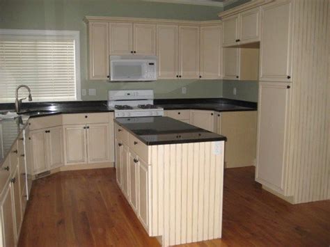 Amazing gallery of interior design and decorating ideas of beadboard kitchen cabinets in laundry/mudrooms, kitchens by elite. 80 Beadboard Kitchen Cabinets İdeas | Beadboard kitchen ...