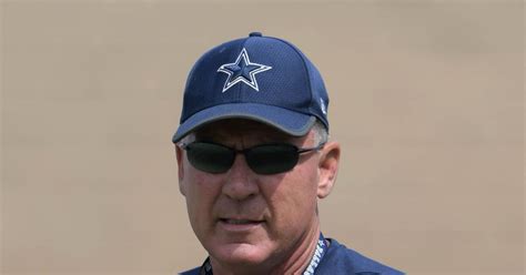 Former Cowboys Quarterback And Assistant Coach Wade Wilson Passes