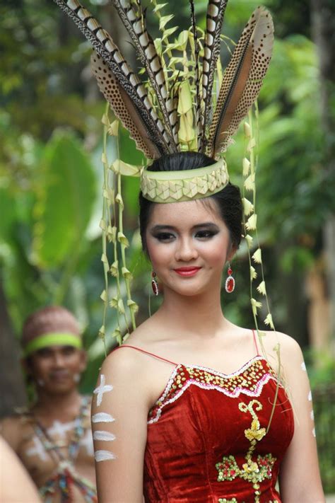 Dayak Beauty Kalimantan Borneo Pengantin Pengantin Wanita Pakaian